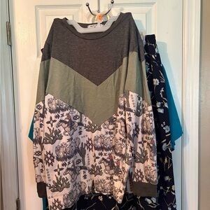 Gray and Green Chevron‎ Patterned Sweatshirt